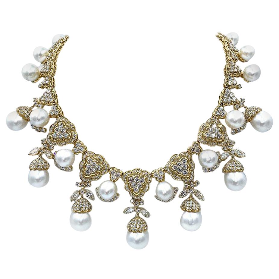 Important collier en or jaune 18 carats avec perles des mers du Sud et diamants