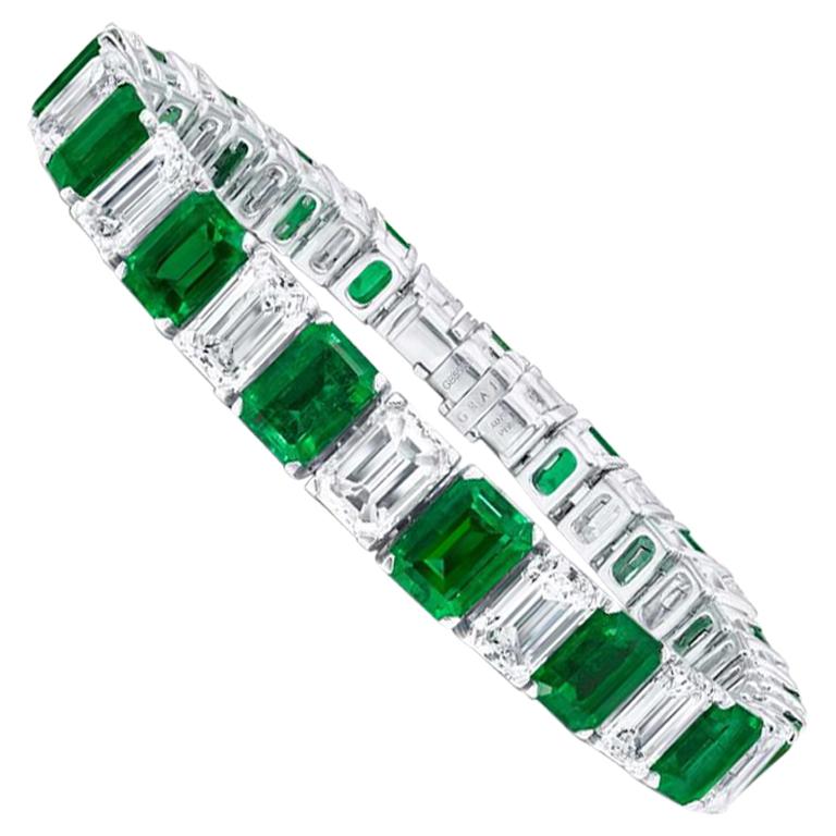 Diamond and Emerald Bracelet 18 Karat White Gold For Sale at 1stDibs