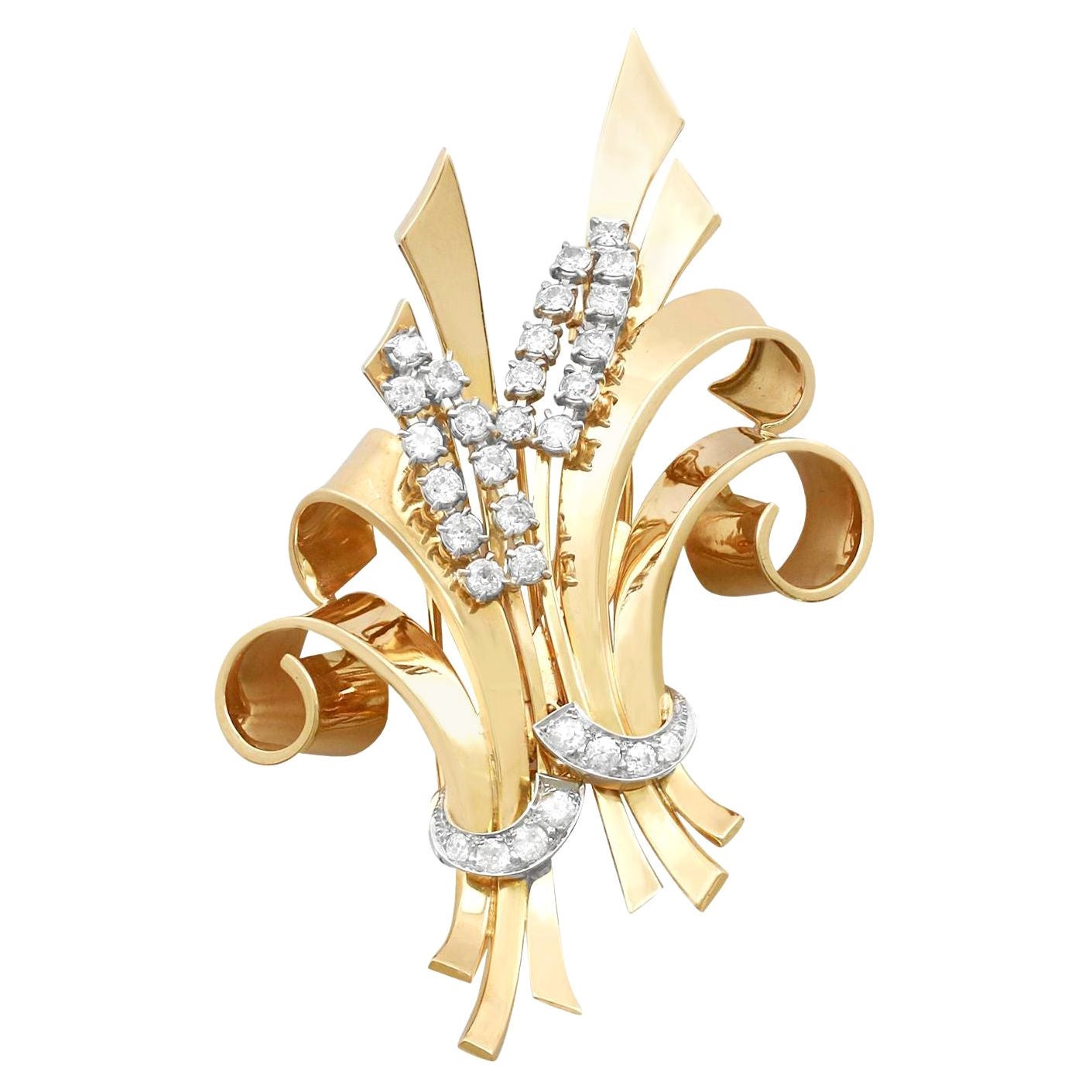 Antique 4.32 Carat Diamond and Yellow Gold Double Clip Brooch For Sale