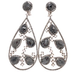 RUCHI Pendientes araña de rodio negro con diamante negro y diamante blanco talla rosa