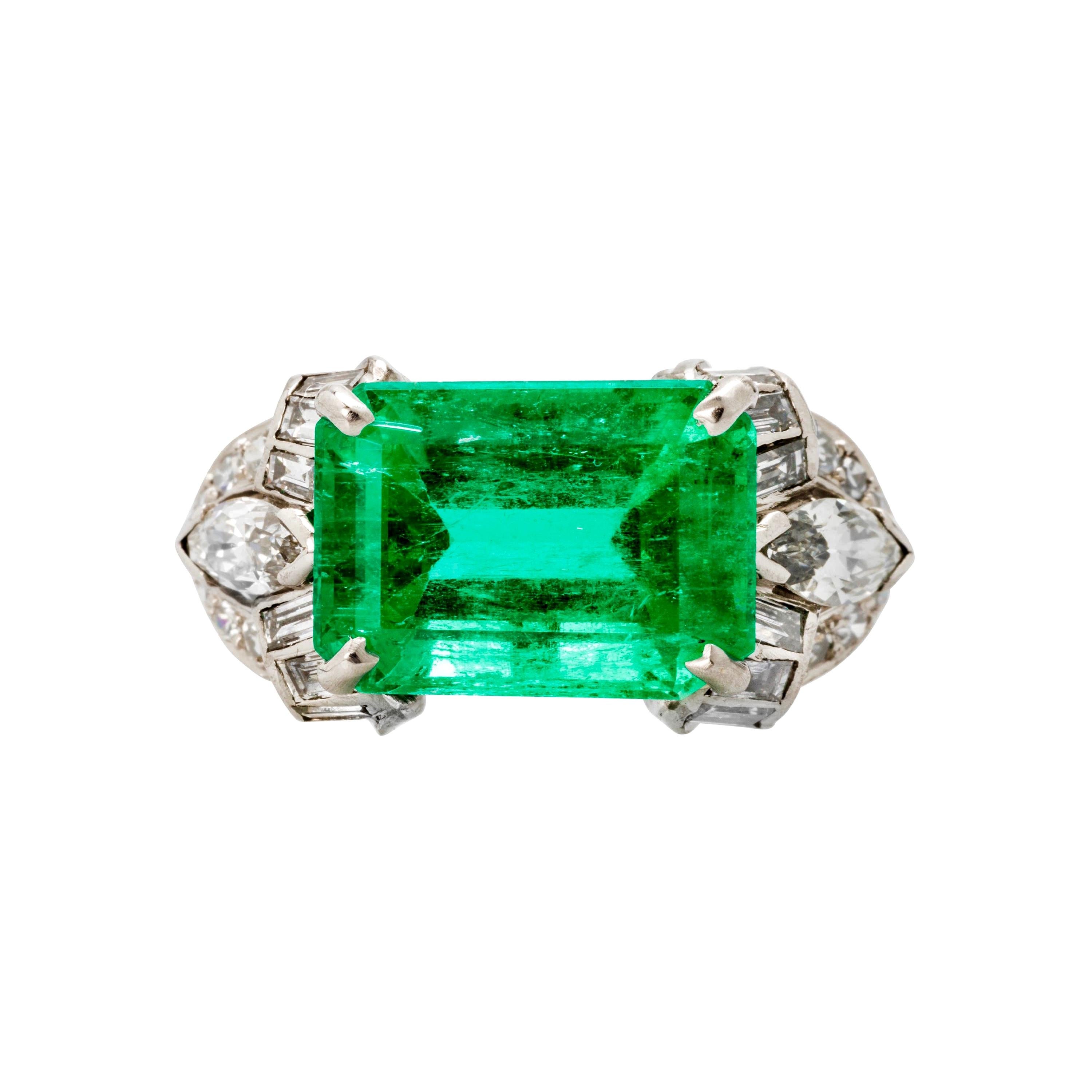 Art Deco Emerald and Diamond Platinum Ring For Sale