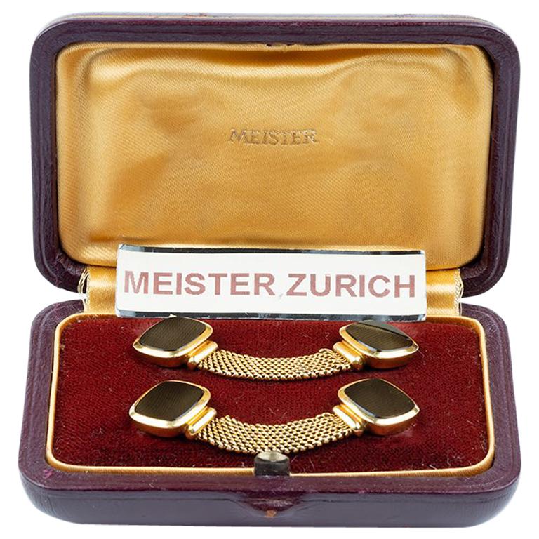 Men's Meister “Around the Cuff” Links, Onyx Set in 18k Gold, Swiss/ German, circa 1950 For Sale
