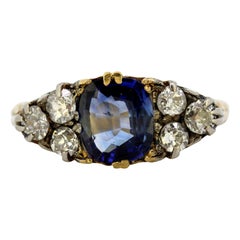 Antique French Art Deco 18 Karat Gold Ring with Cornflower Sapphire and Diamonds