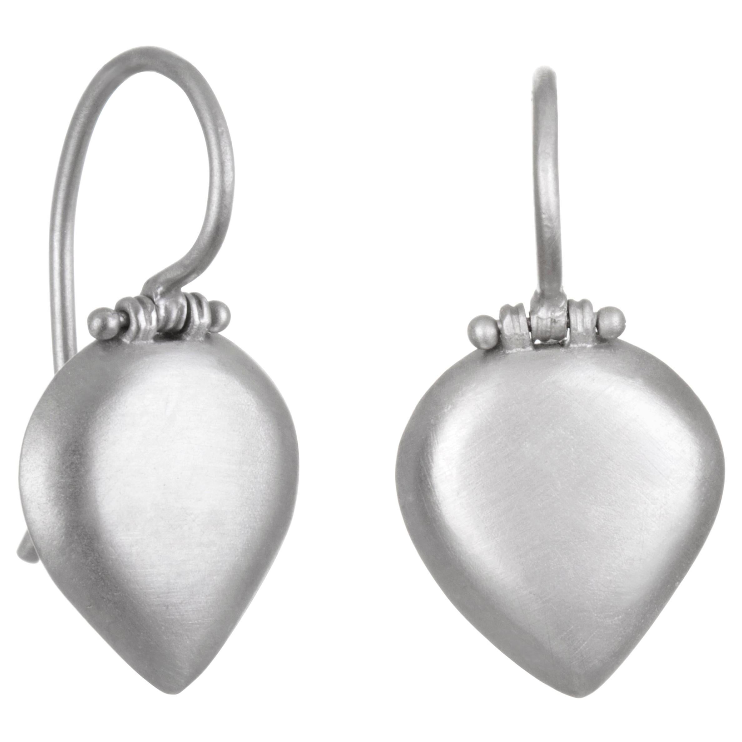 Faye Kim Matte Platinum Pear-Shaped Chiclet Earrings For Sale