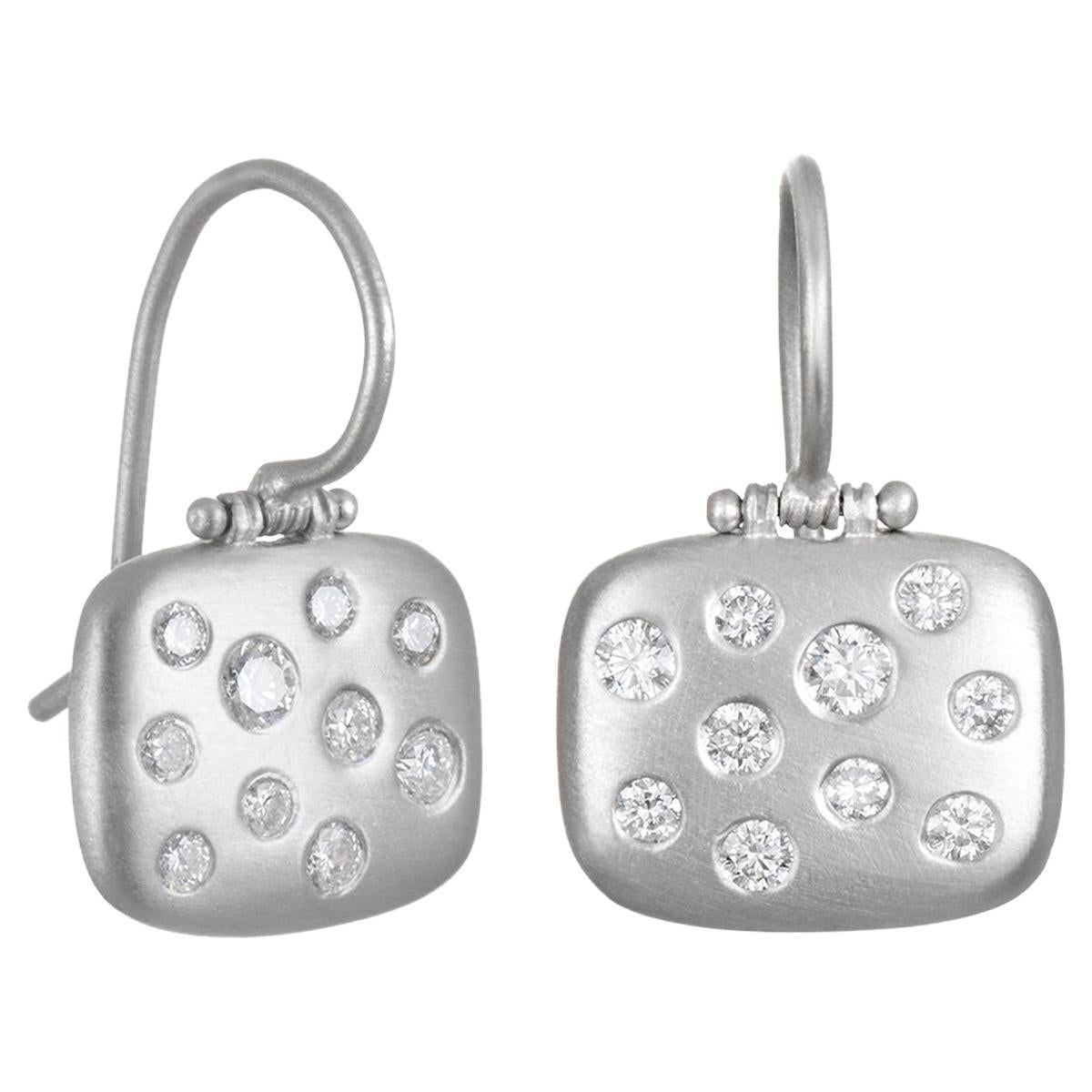 Pendientes Chiclet Faye Kim Platino Mate Bruñido con Diamantes en venta