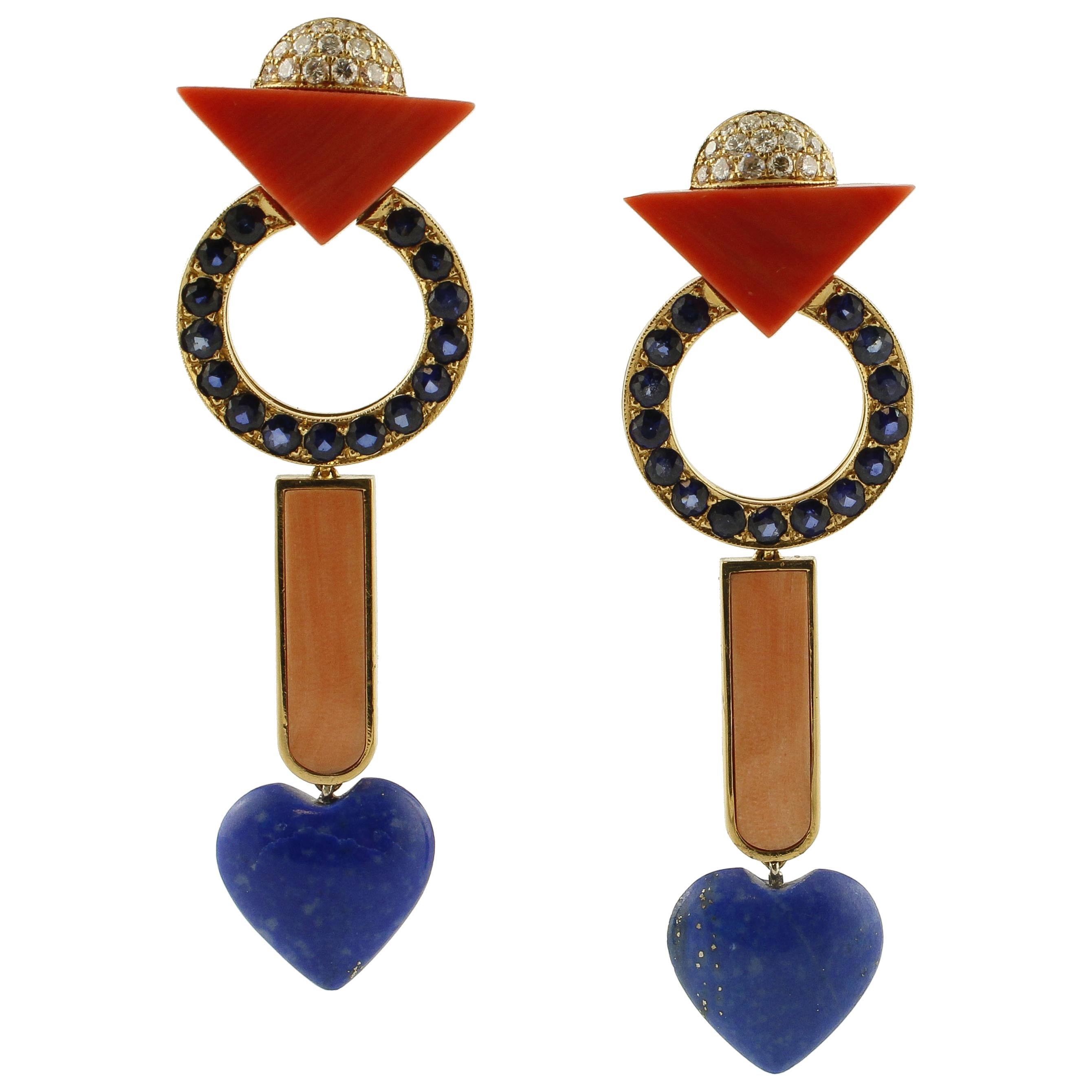 Ohrringe aus 18 Karat Roségold mit Diamanten, roter Koralle, blauem Lapis, blauen Saphiren und blauen Saphiren im Angebot