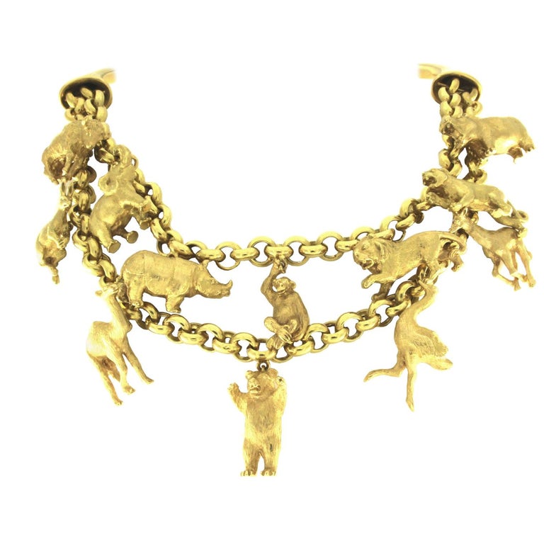 18 Karat Animals Necklace For Sale at 1stdibs