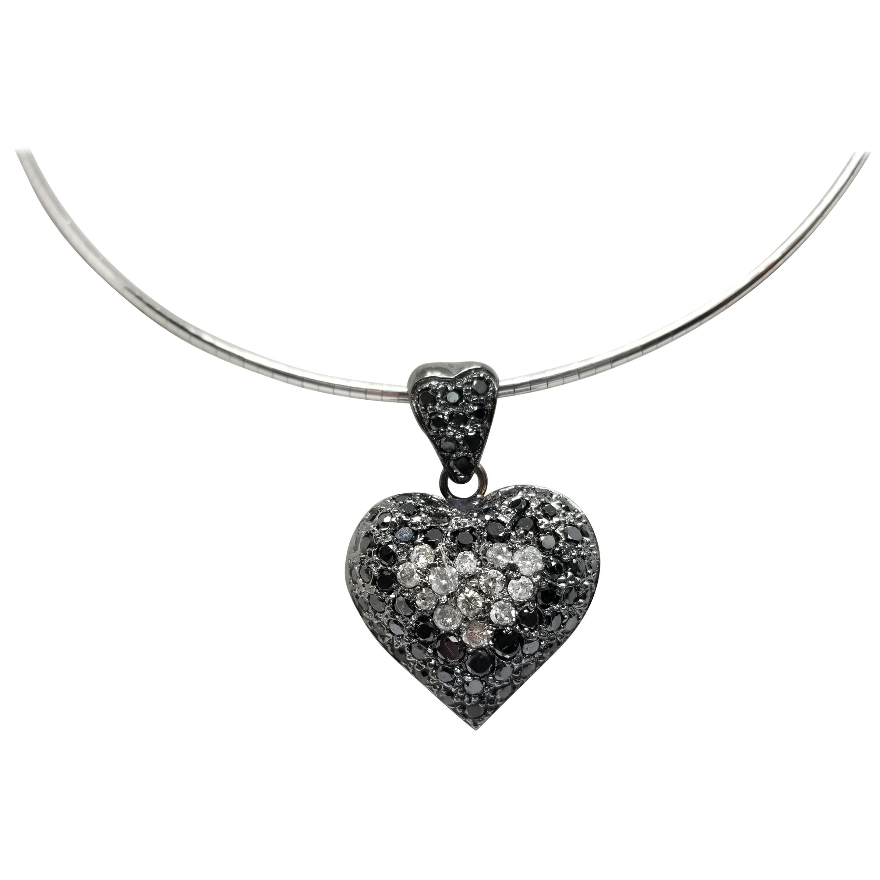 14 Karat White and Black Diamond Heart Pendant For Sale