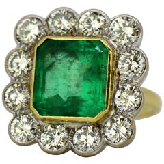 18 Karat Gold Ladies Ring with Large Natural Columbian Emerald and Diamonds