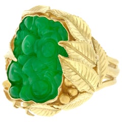 Jade antique sculpté dans une bague en or unique Rapport AGL