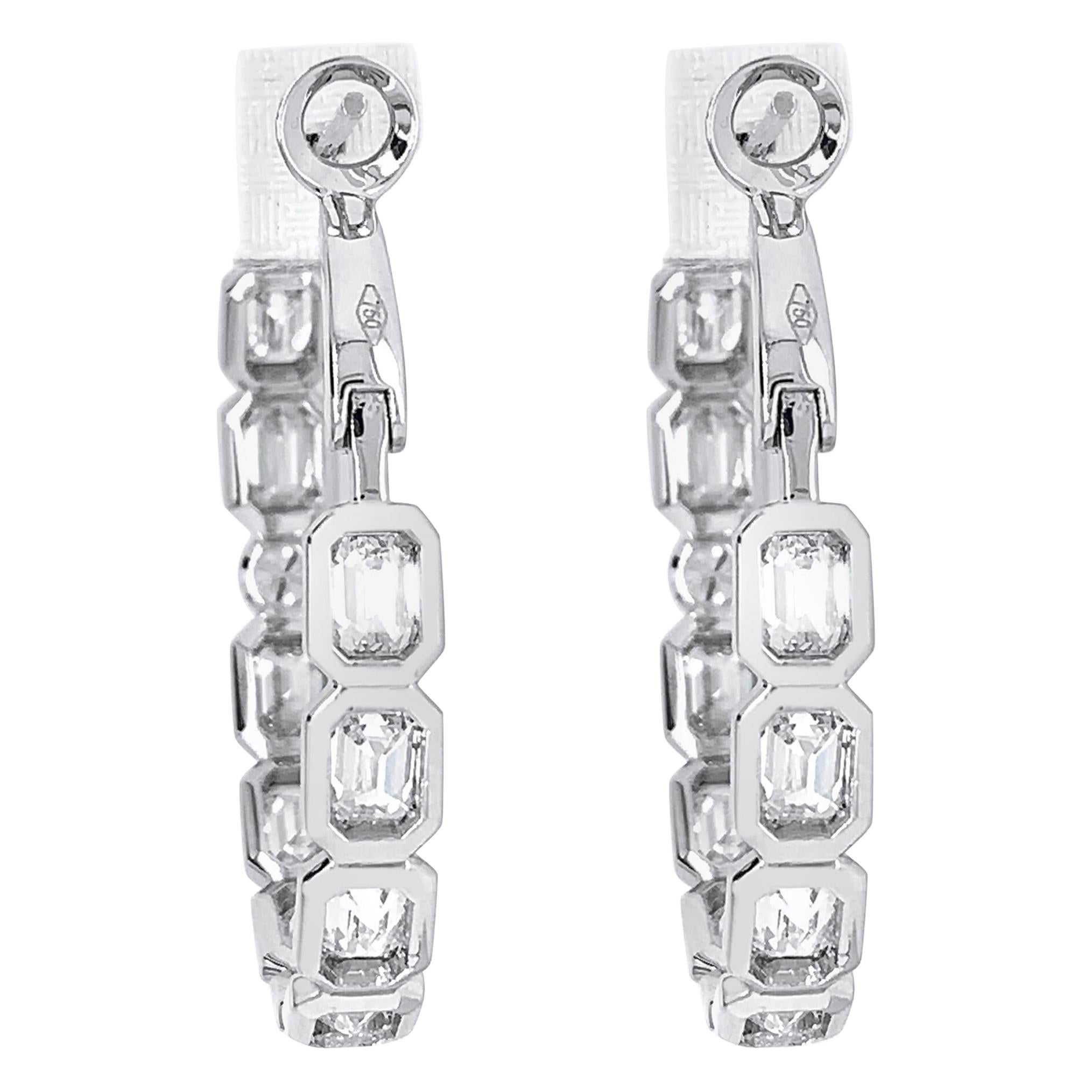 18 Karat White Gold Diamond Earrings For Sale