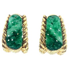 Vintage David Webb Carved and Pierced Jade Hammered 18 Karat Yellow Gold Clip Earrings