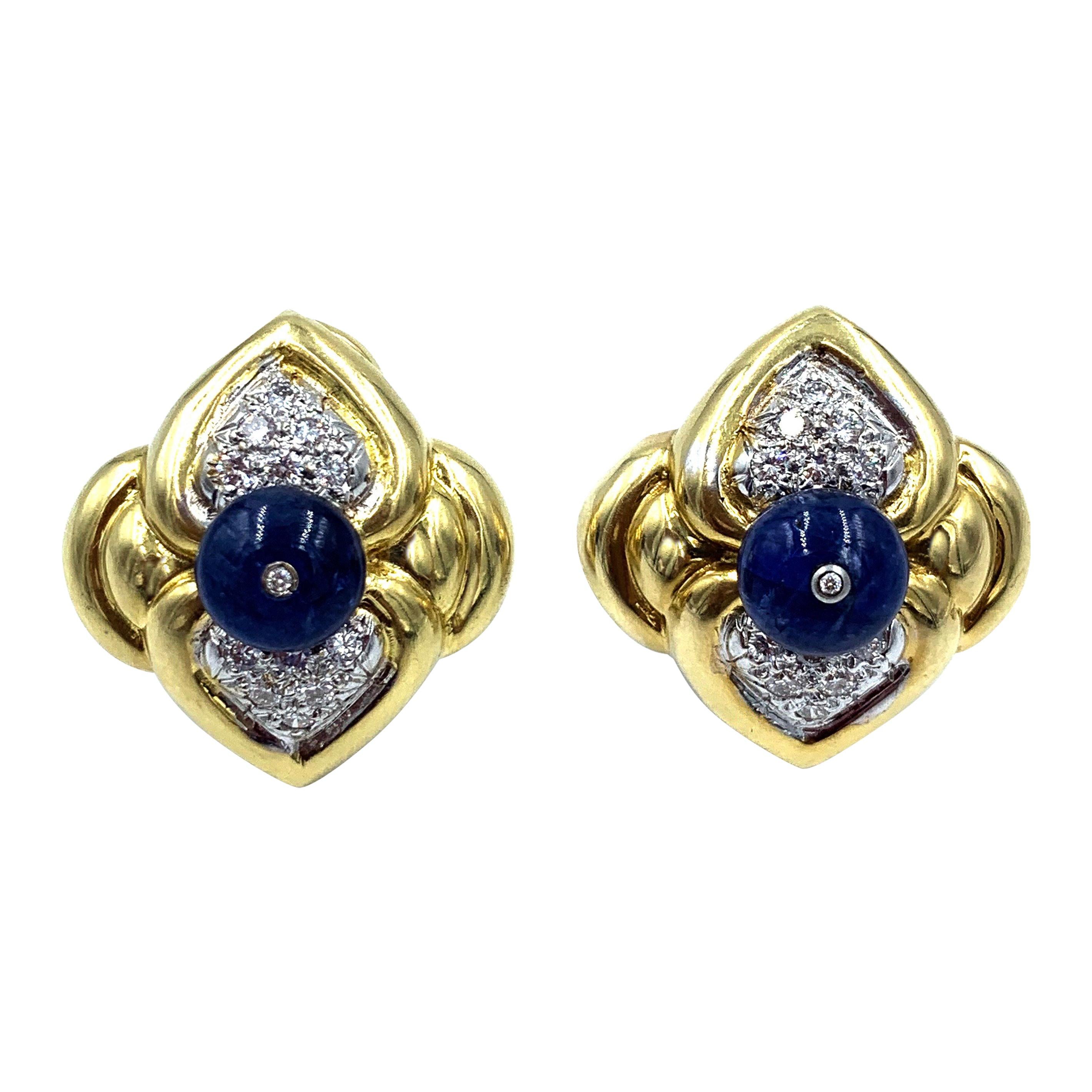 Clips d'oreilles en or jaune 18 carats avec cabochon de saphir et diamants