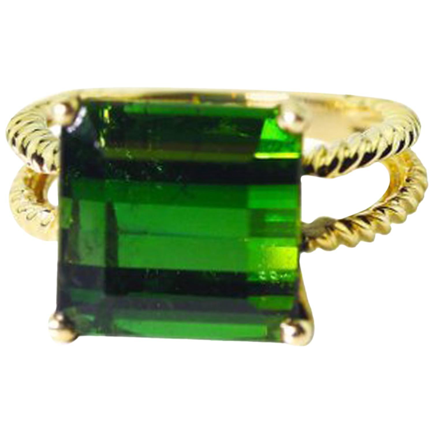 Gemjunky Translucent 10.96 Cts Glittering Green Tourmaline 14Kt Yellow Gold Ring