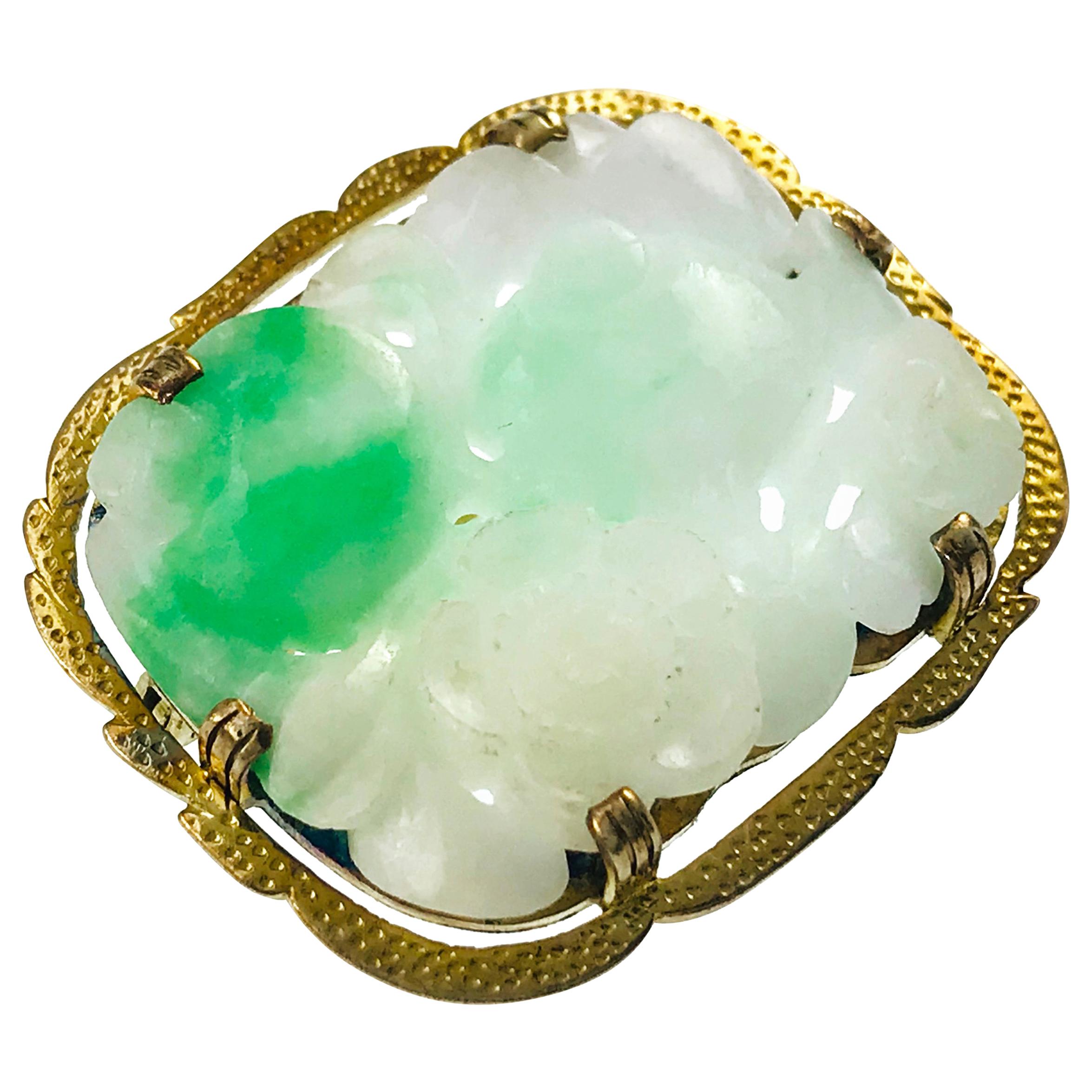 Brosche/Pin aus geschnitzter Moss-in-Schneide-Jade aus Vermeil im Angebot