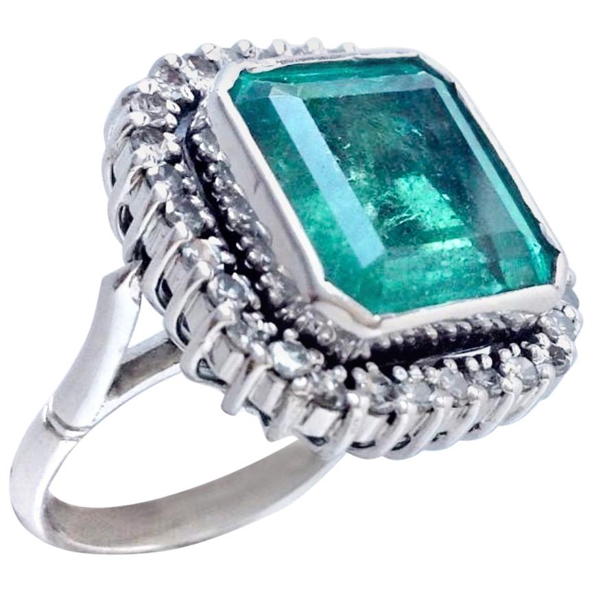 15 Carat Art Deco Style Fine Colombian Emerald Diamond Ring 18 Karat For Sale