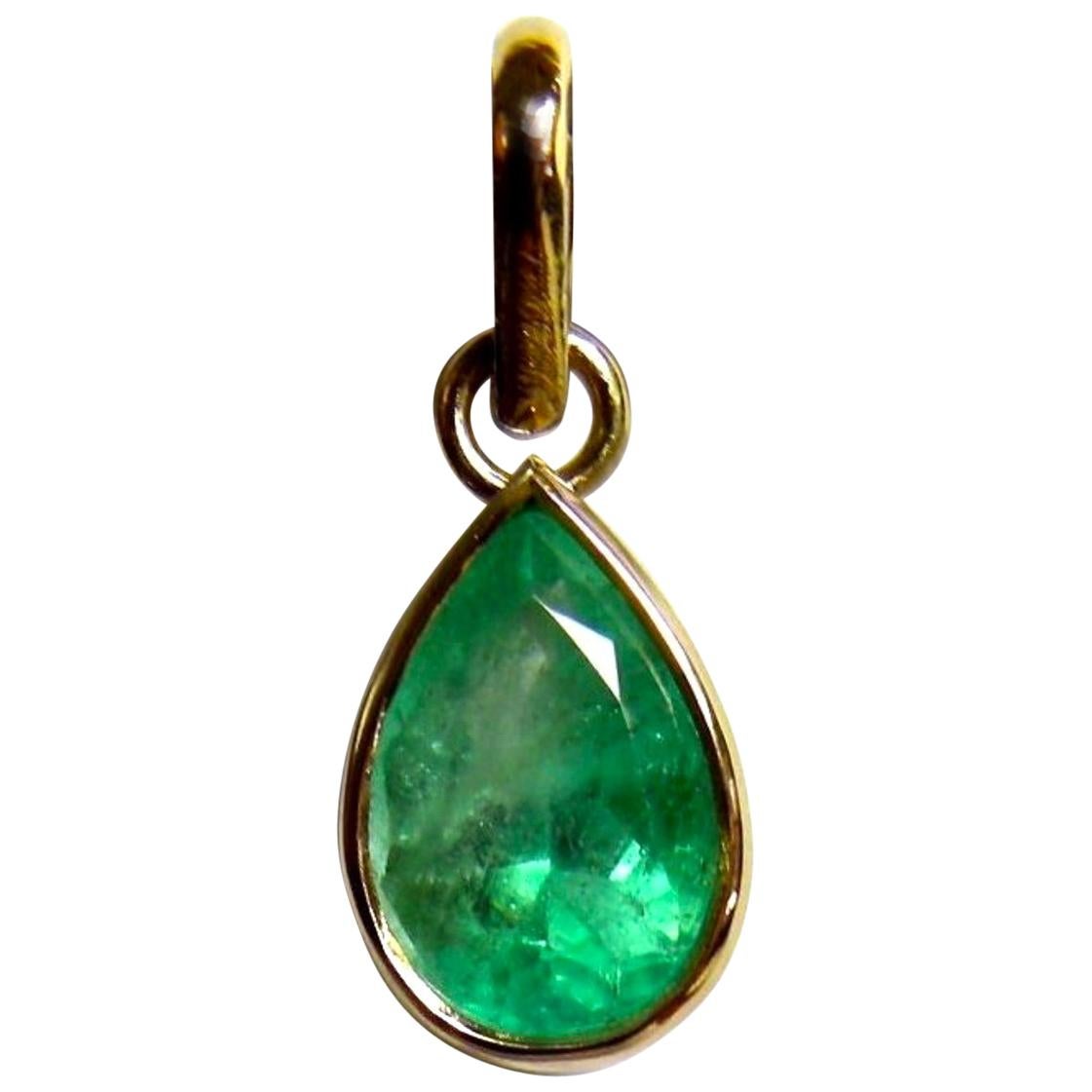 Pear Cut Colombian Emerald Solitaire Drop Pendant 18 Karat For Sale