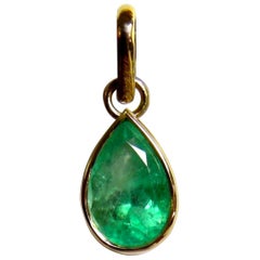 Pear Cut Colombian Emerald Solitaire Drop Pendant 18 Karat