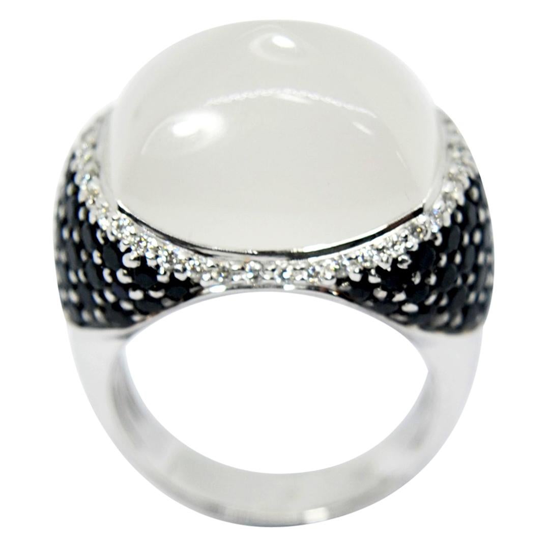 Pradera 18kt white gold Ring w/ Black & white  Dimonds & central 12ct Moon Stone