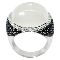 Pradera 18kt white gold Ring w/ Black & white  Dimonds & central 12ct Moon Stone