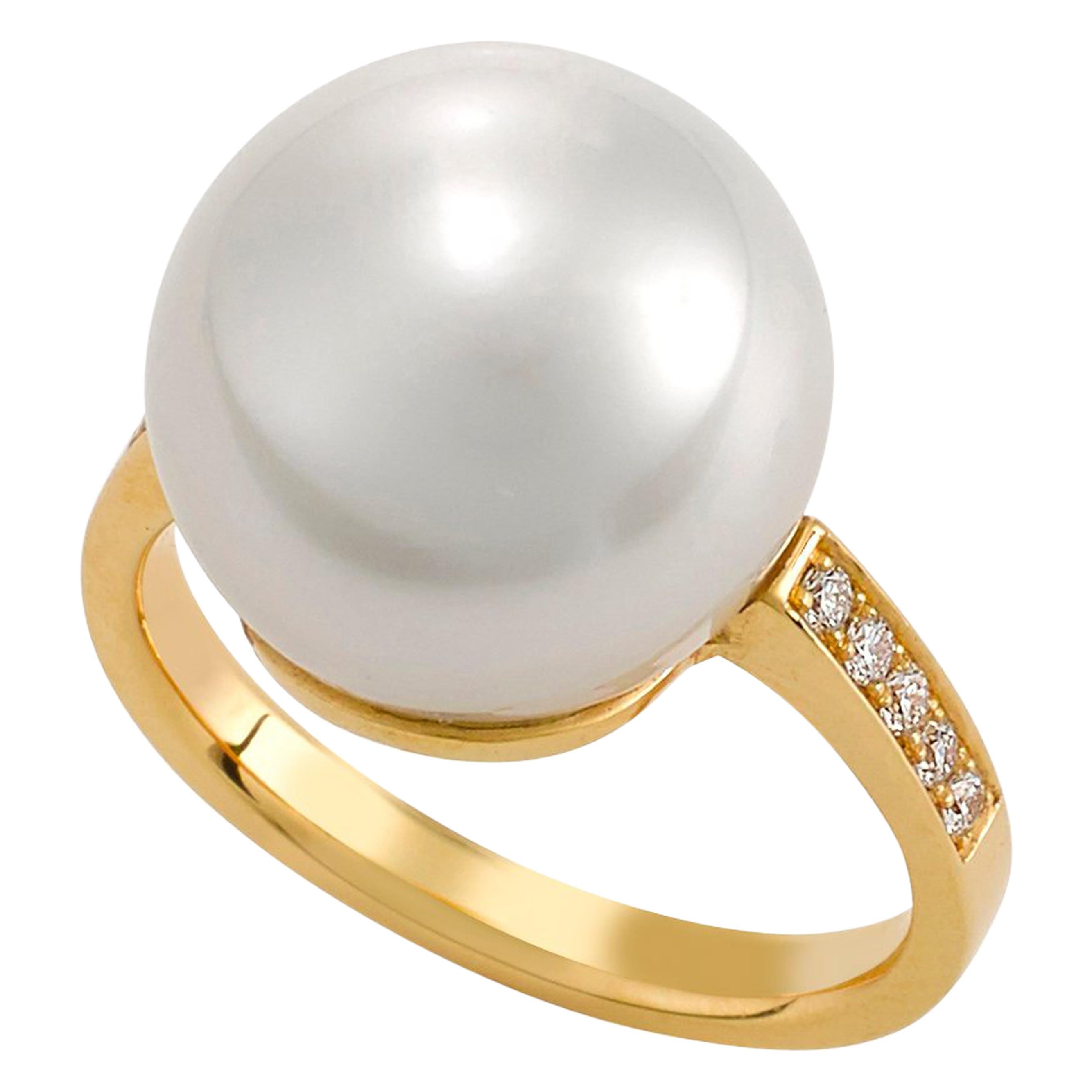 Giulians Contemporary 18 Karat Australian South Sea Pearl Ring For Sale