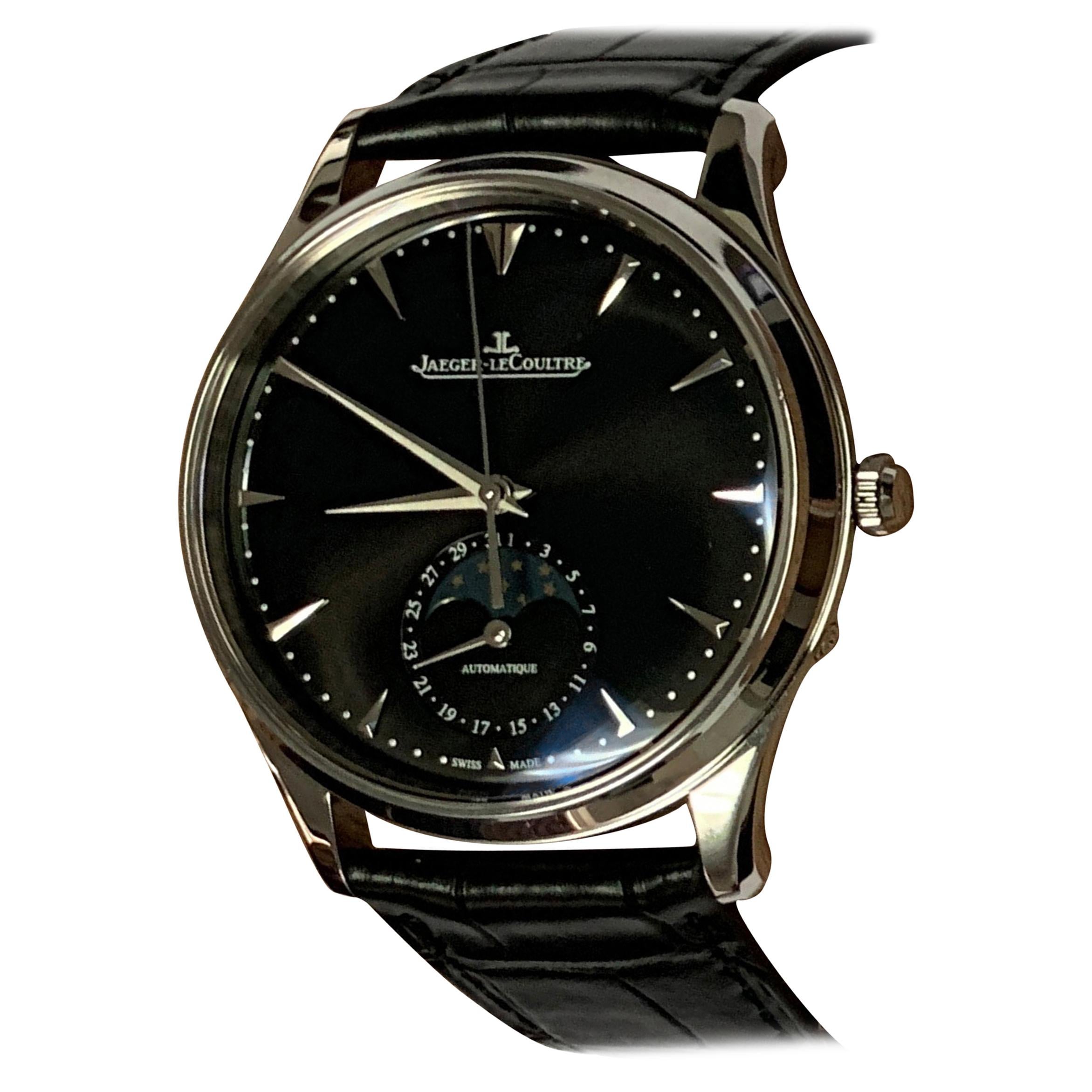 Jaeger-LeCoultre Master Ultra Thin Moon 

Calibre : 925/1

Case : Stainless Steel, Water-resistance : 5 bar, Diameter : 39mm, Thickness : 9.9mm

Functions : Date, Hour - Minute, Moon phases, Seconds

Movement : Automatic, self-winding, Components :