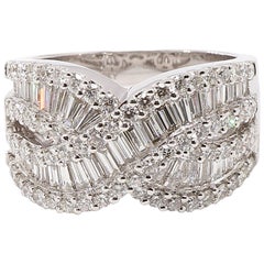 Contemporary 18 Karat White Gold Diamond Ring with Baguettes Diamonds