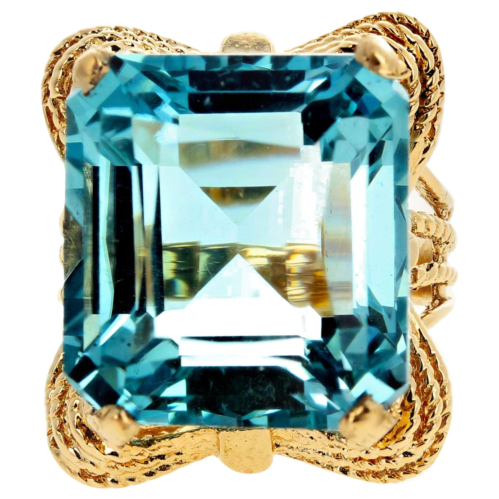 Brilliant Glittering 19 Carat Aquamarine Gold Ring