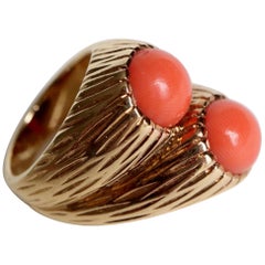 Cartier 18 Karat Yellow Gold Engraved and Coral Ring