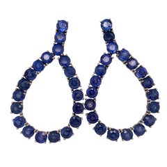 RUCHI Boucles d'oreilles lustre en rhodium teinté saphir bleu