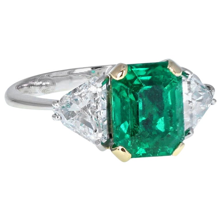 Emerald Trilliant Cut Diamond Three-Stone Platinum Ring For Sale at 1stdibs