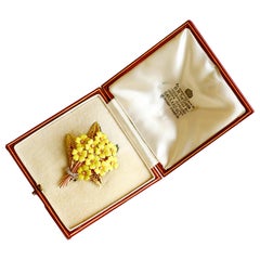 Milieu du 20e siècle Garrard Enamel Diamond Gold Flower Brooch with Fitted Box