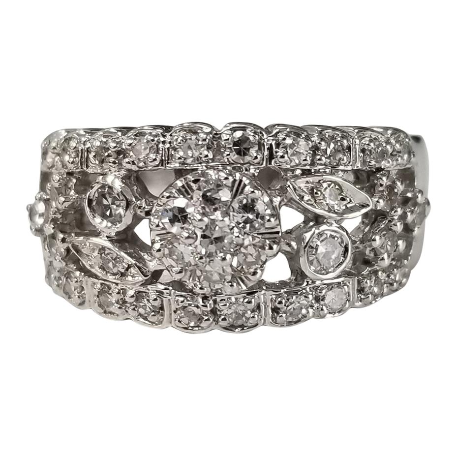 14 Karat White Gold Diamond Wedding Ring For Sale