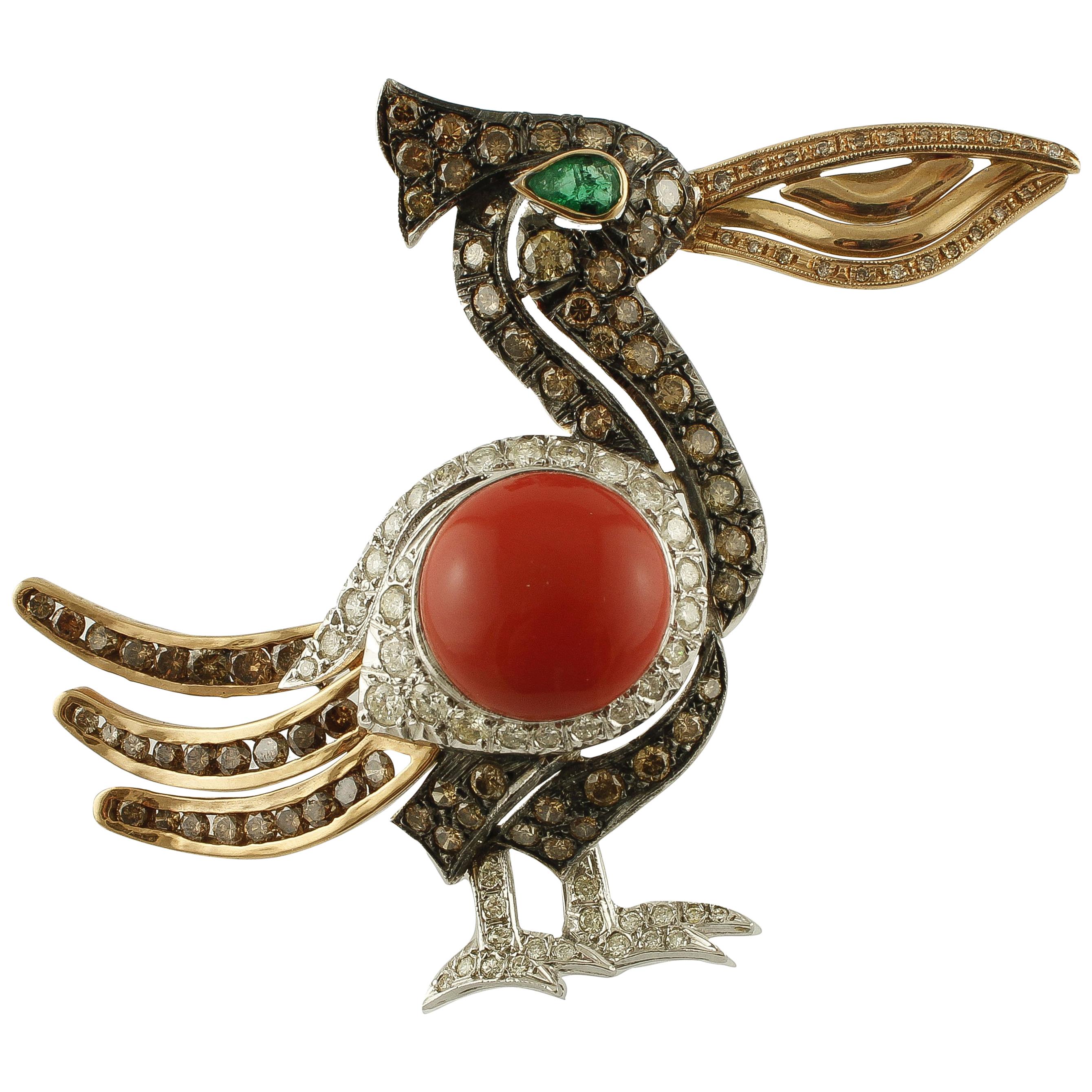 Broche en forme d'oiseau en corail rouge, diamants, émeraudes et or blanc et rose 14 carats