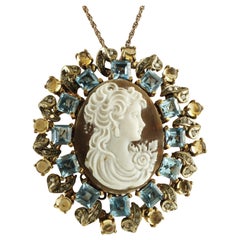 Pendentif/Broche camée, topazes bleues et jaunes, diamants, or 9 carats et argent