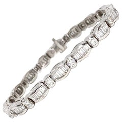 18 Karat White Gold Round and Baguette Diamond Tennis Bracelet