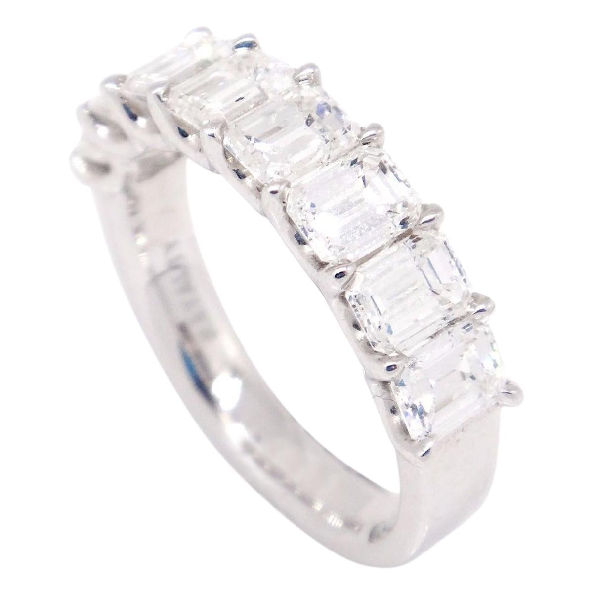 18 Karat White Gold 2.75 Carat Emerald Cut Diamond Band Ring For Sale