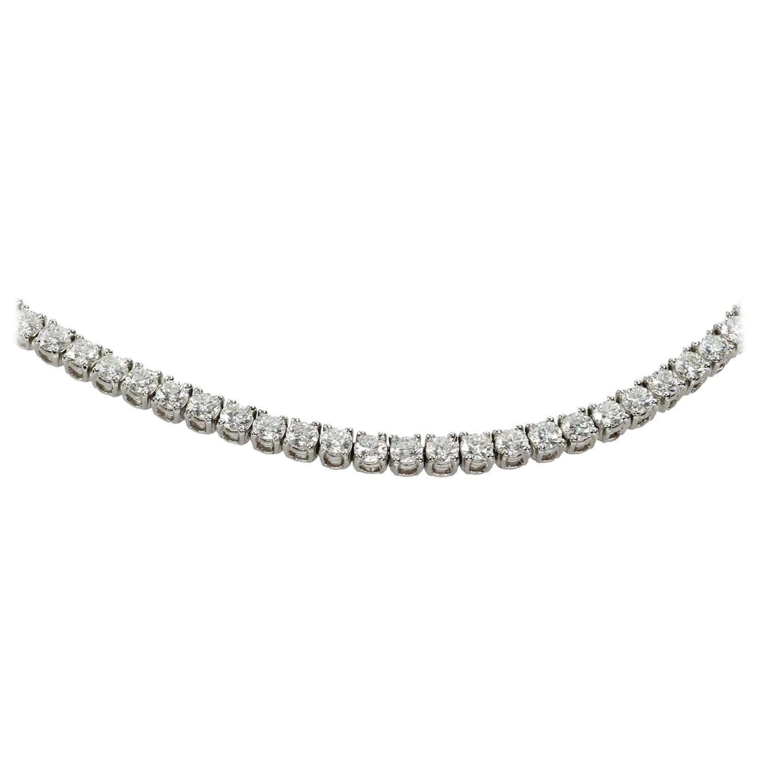 Cartier Essential Lines France 10 Carat Diamond White Gold Necklace