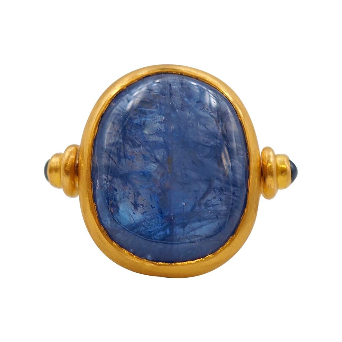 Scrives 15.43 Carat Natural Blue Sapphire Cabochon 22 Karat Gold Turning Ring