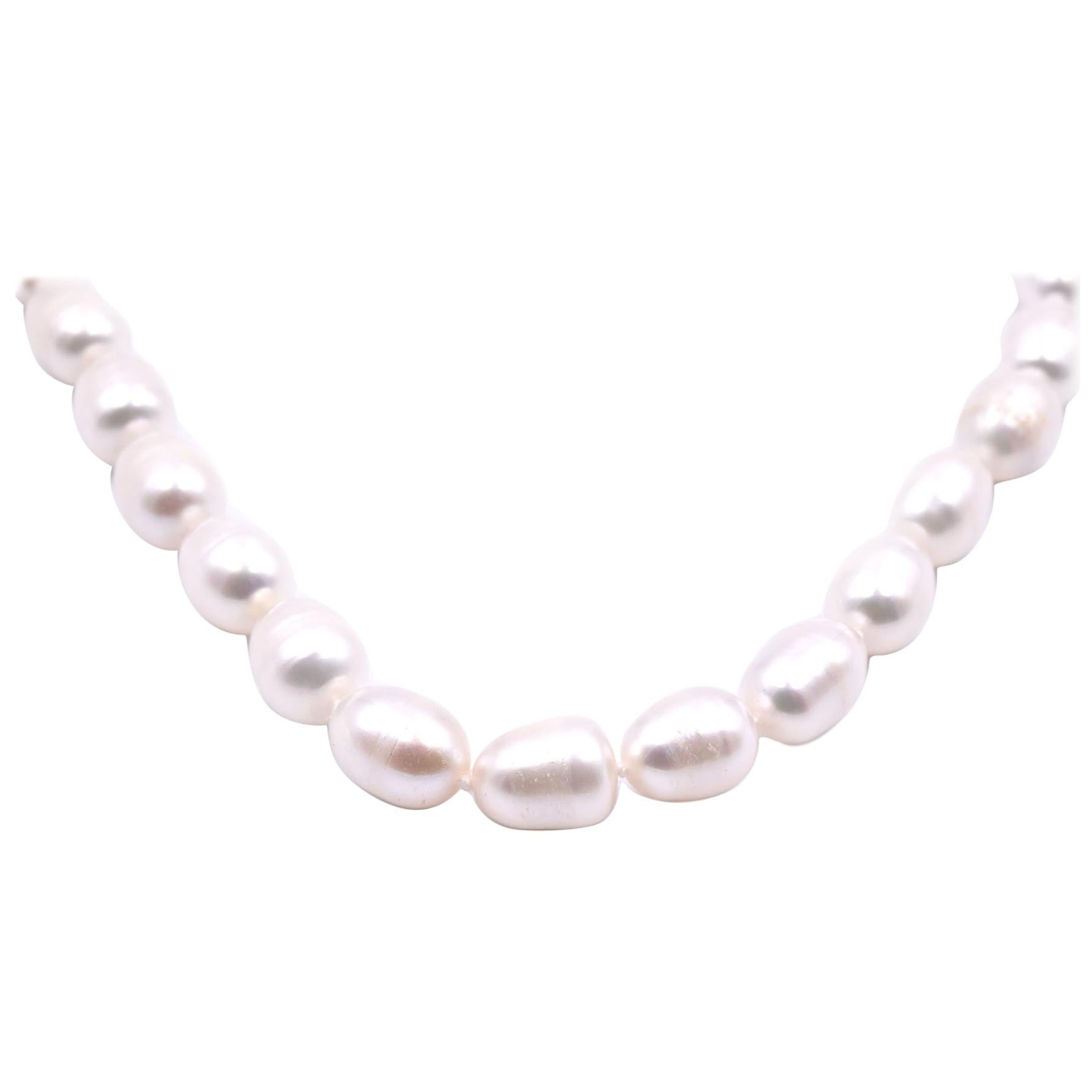 14 Karat White Gold Banded Freshwater Pearl Necklace For Sale