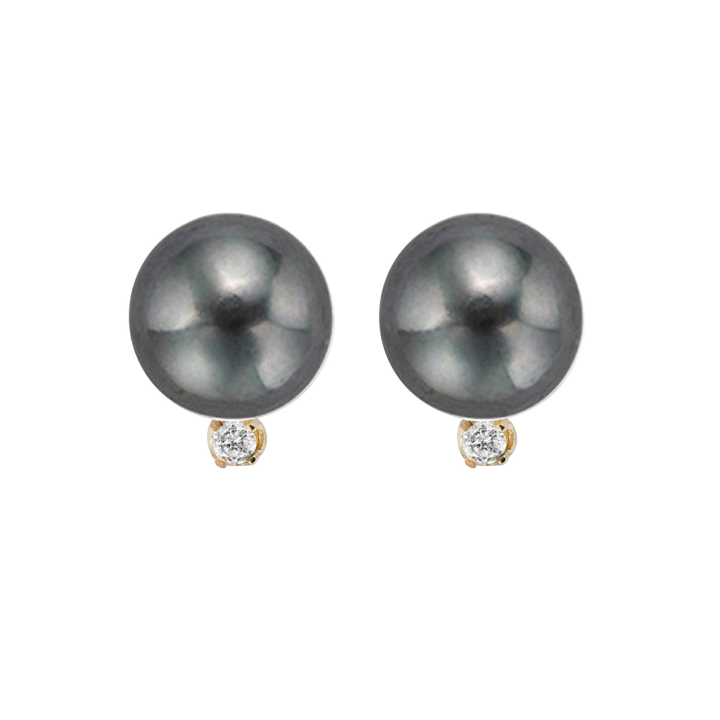 14K Gold Black Cultured Freshwater Pearl and 1/10 Carat TDW Diamond Stud Earring For Sale