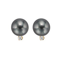 14K Gold Black Cultured Freshwater Pearl and 1/10 Carat TDW Diamond Stud Earring