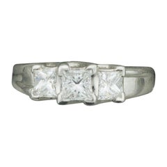 Anello nuziale in platino con diamante a tre pietre "Diana" da 1,10 carati