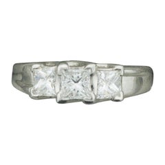 Dreisteiniger Platin-Diamant-Hochzeitsring „Diana“ 1,10 Karat