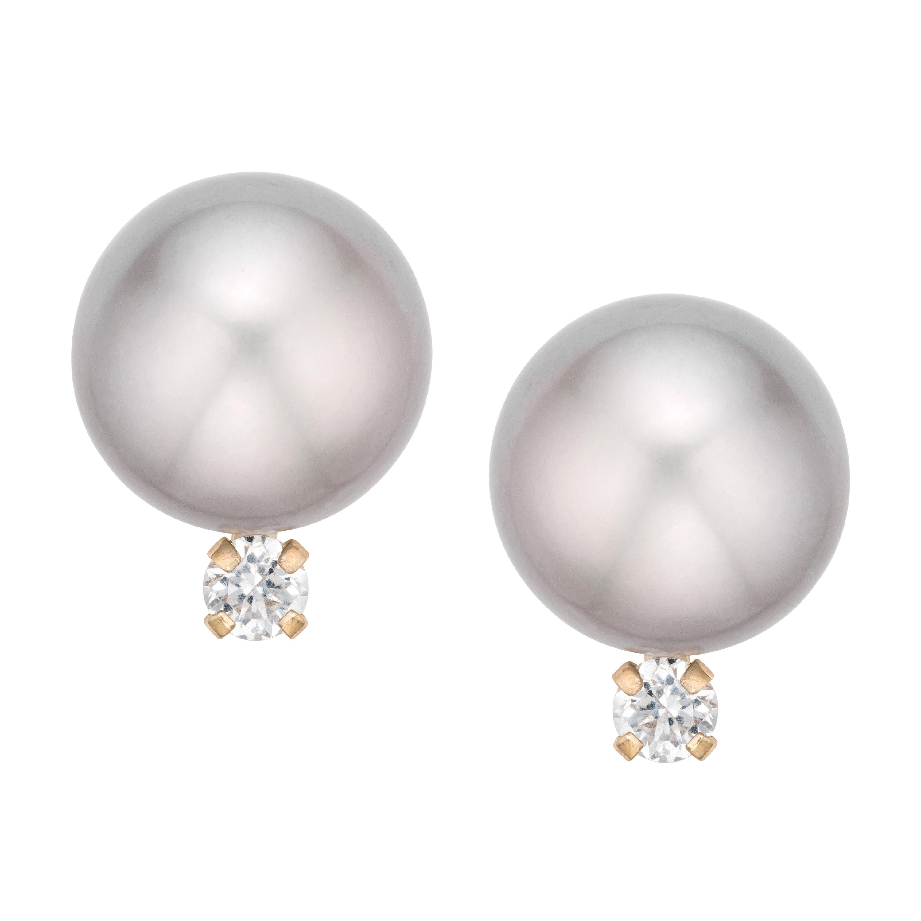 14 Karat Gold Pink Freshwater Pearl and 1/10 Carat TDW Diamond Stud Earrings For Sale