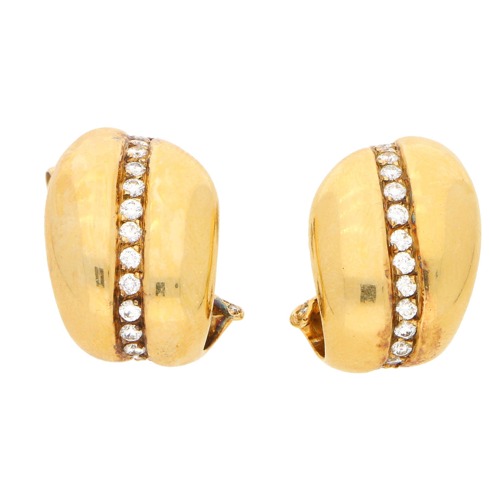 Boucles d'oreilles vintage Boucles d'oreilles en forme de feuille en or jaune avec diamants en vente