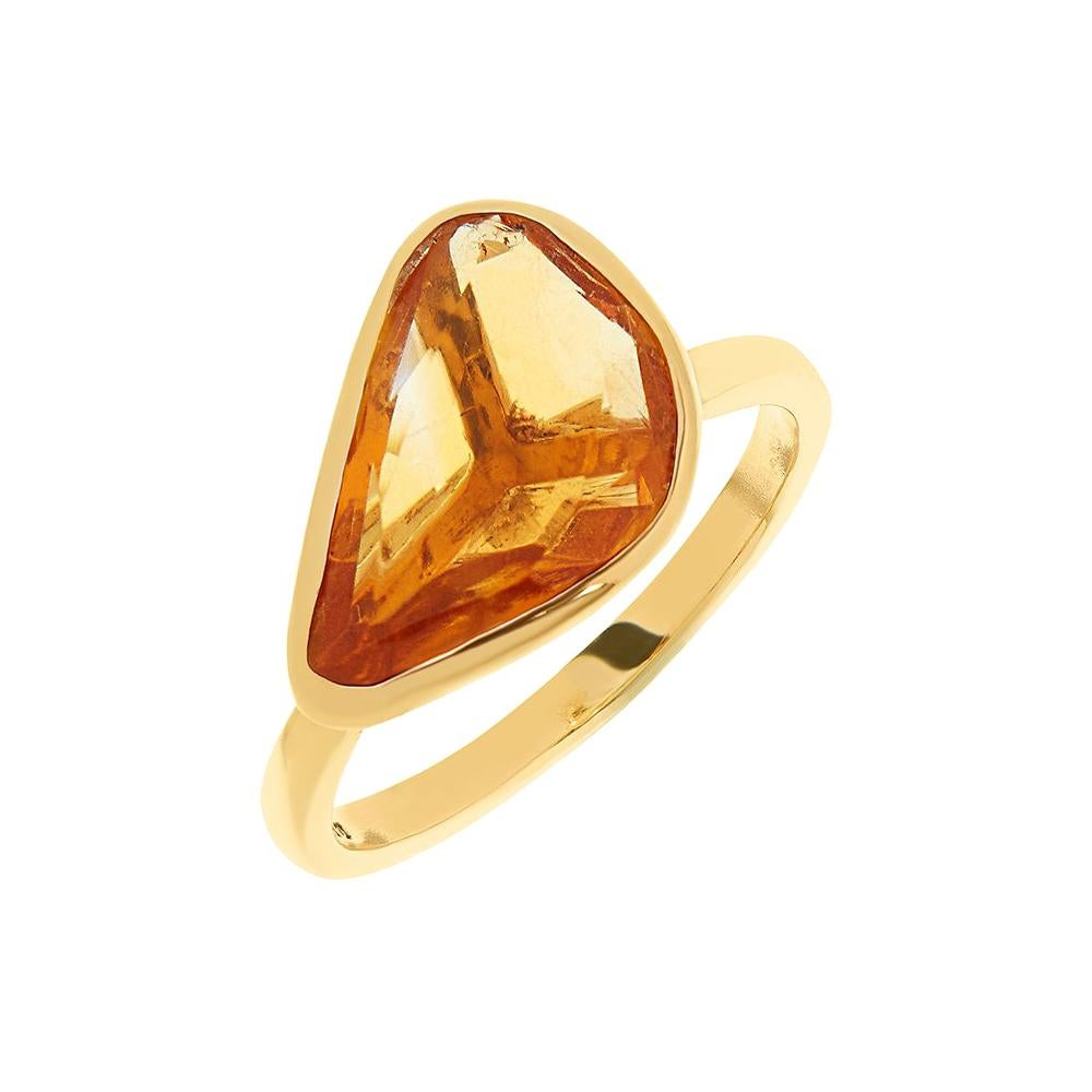 9 Carat Yellow Gold and Pookie-Cut Citrine Cabochon Stacking Ring For Sale
