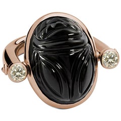Scarab ring in 18 carat rose gold, 1 onyx 20.35 ct, 2 cognac diamonds 0.49 ct