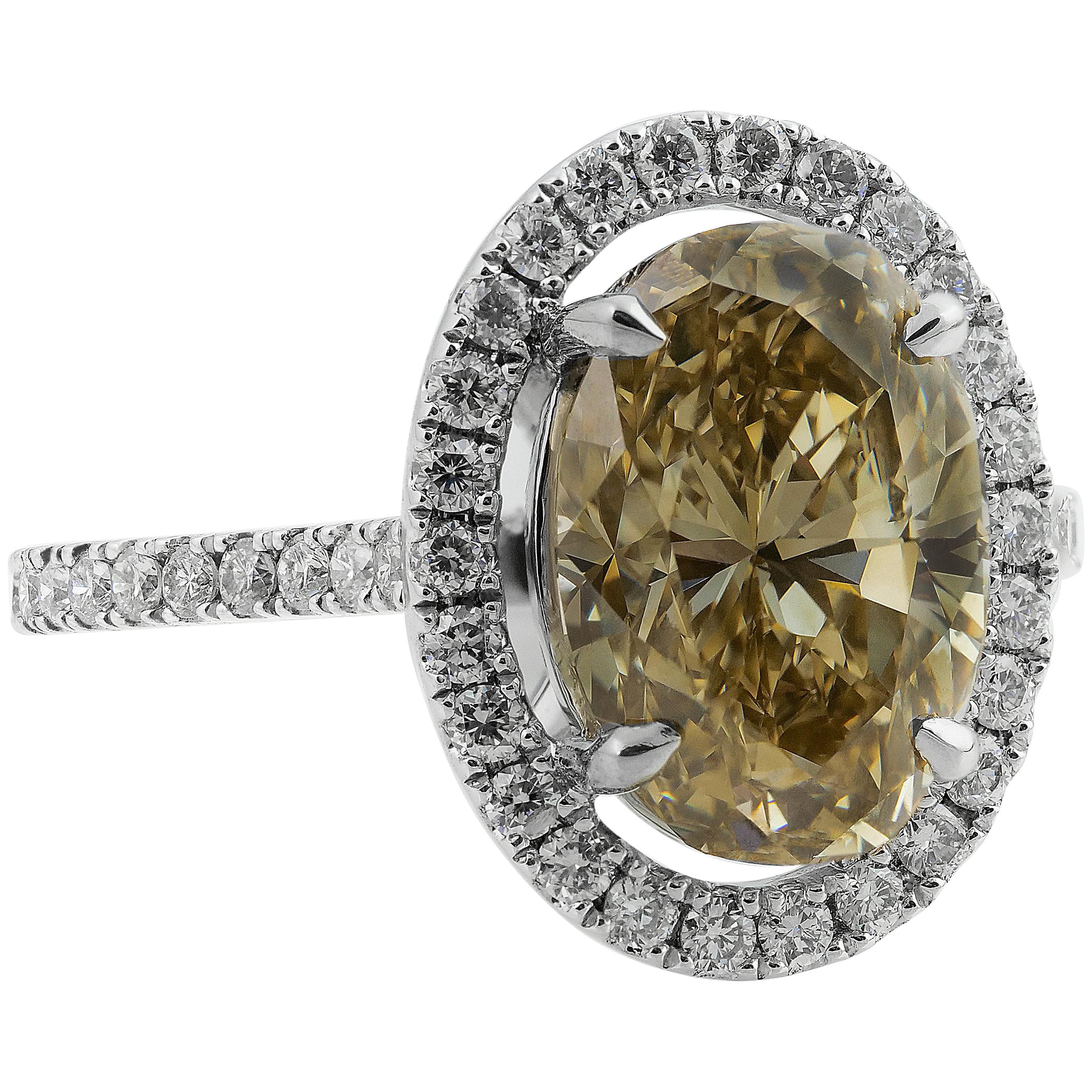 Bague en diamant ovale de 4,5 carats de couleur brun-vert-jaune fantaisie certifié GIA