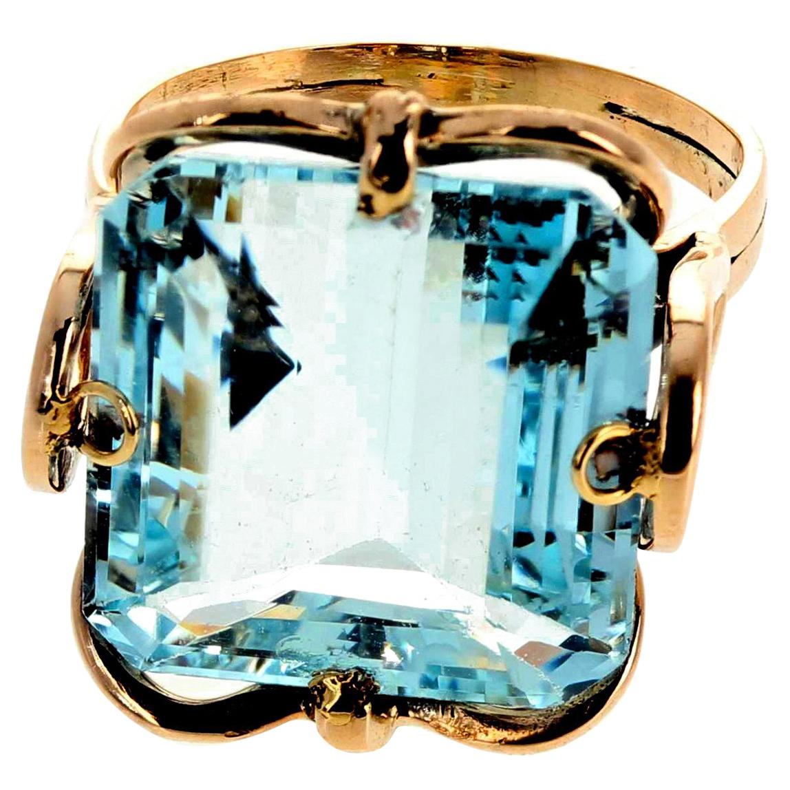 11.75 Carat Unique Aquamarine Gold Ring